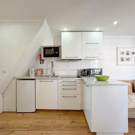 Comfort In The Heart Of Alfama #1985 Lisboa