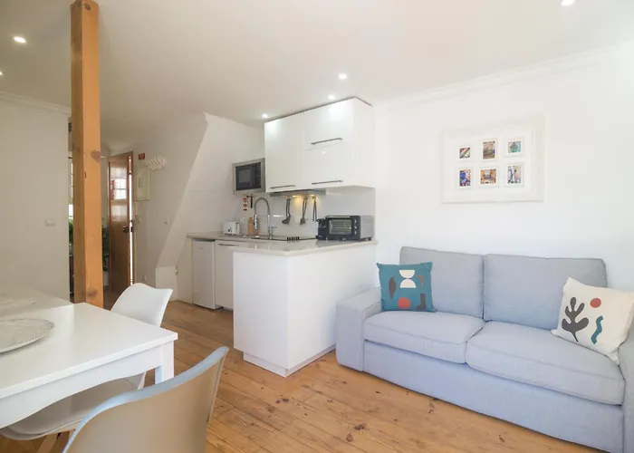 Comfort In The Heart Of Alfama #1985