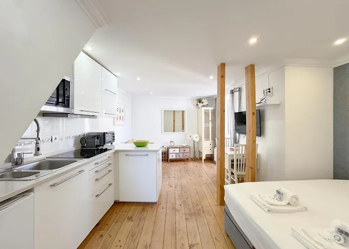 Comfort In The Heart Of Alfama #1985 Lisboa