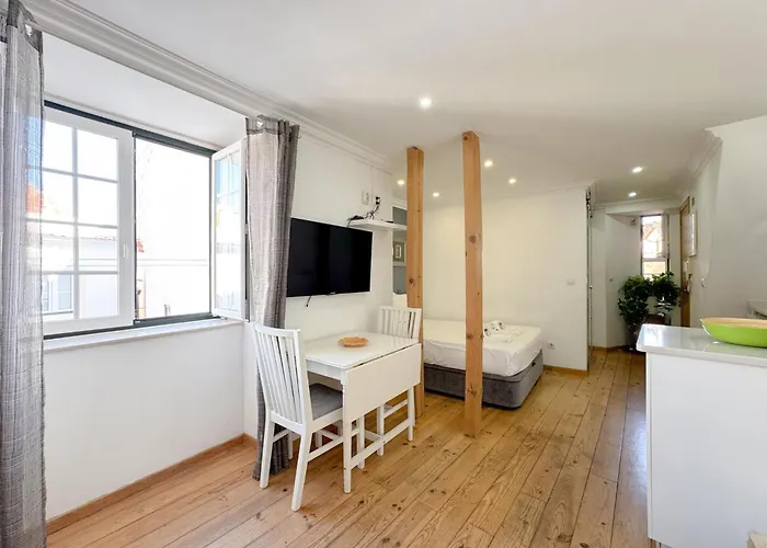 Comfort In The Heart Of Alfama #1985 *