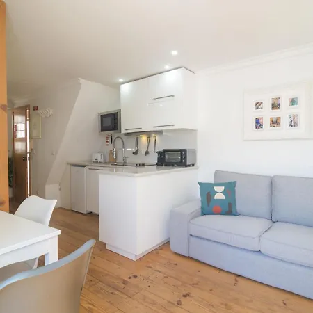 Comfort In The Heart Of Alfama #1985