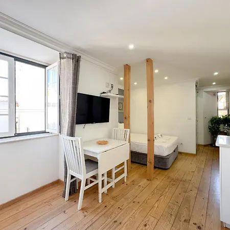 Comfort In The Heart Of Alfama #1985 *