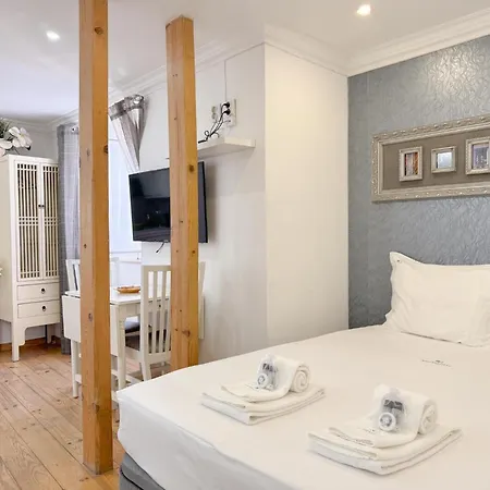 Comfort In The Heart Of Alfama #1985 Lissabon