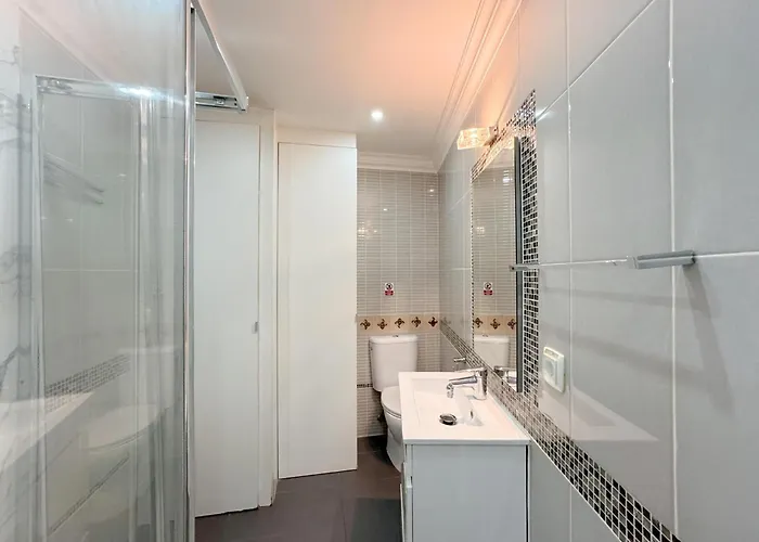 Comfort In The Heart Of Alfama #1985