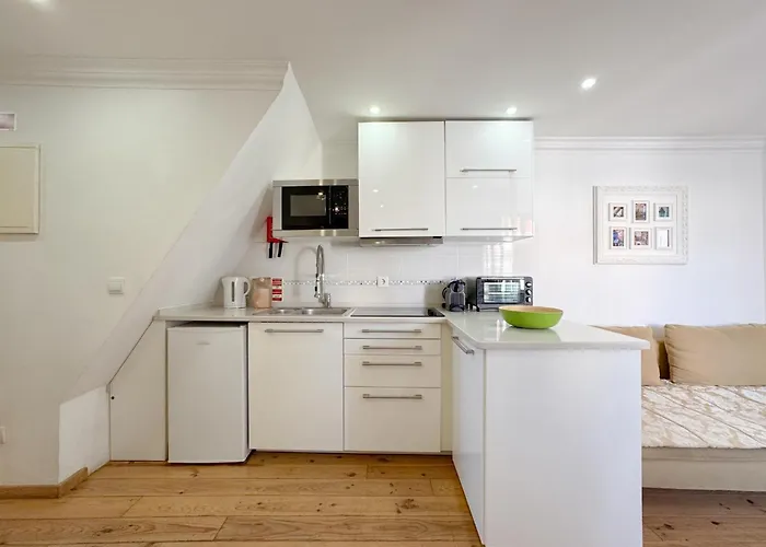 Comfort In The Heart Of Alfama #1985 Lisboa