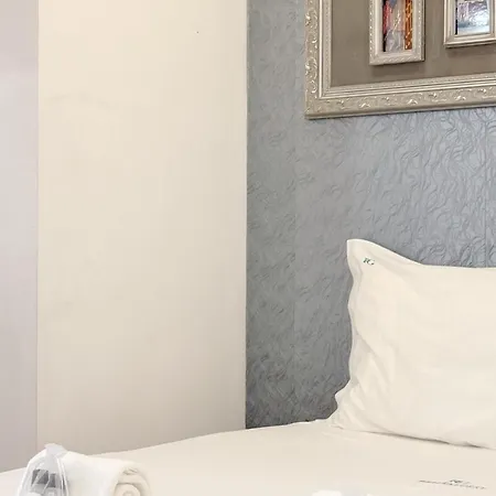 Comfort In The Heart Of Alfama #1985 *