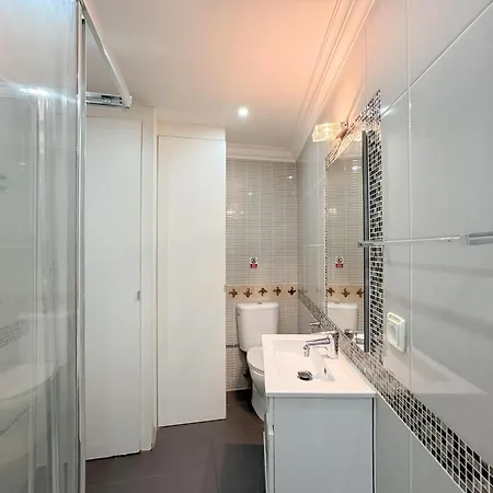 Comfort In The Heart Of Alfama #1985